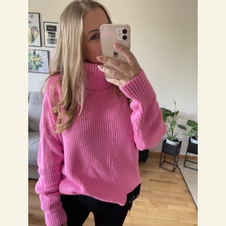 Pachnący sweter golf oversize La..mu - różowy