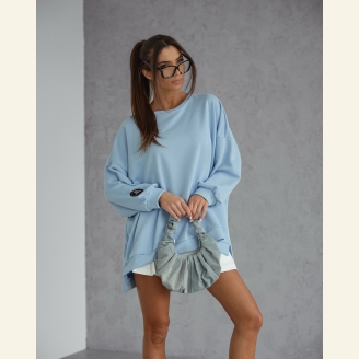Bluza oversize z muchą Me Gusta - błękitna